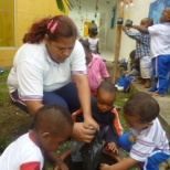 Aqui me encontraba con mis niños y niñas trabajando el proyecto de la huerta institucional