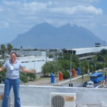 En la azotea del hospital revisando los equipos instalados exteriormente