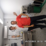 uniformado en elcomedor,junto a mi compañero(sin uniforme)