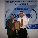 Recibiendo certificado en ISO 9001